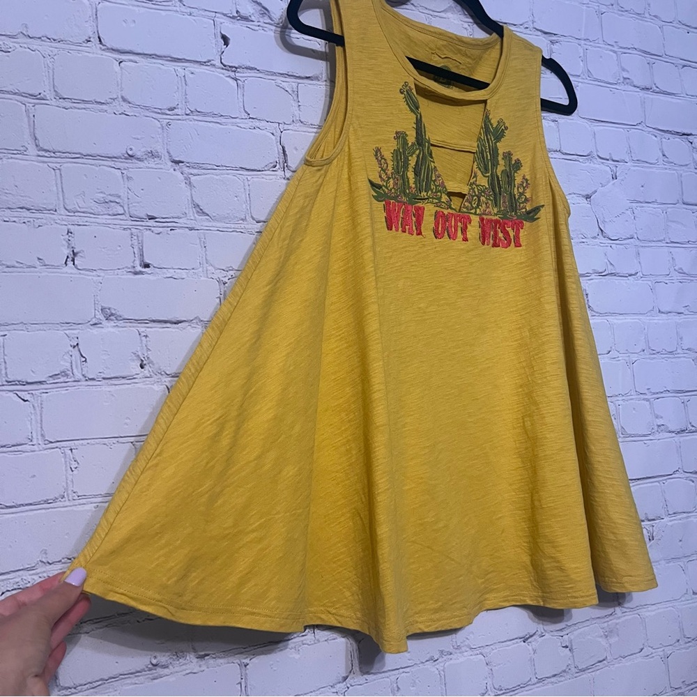 Double D Ranch Way Out West Top V-Neck Yellow Cactus Design Western Medium - Picture 7 of 9